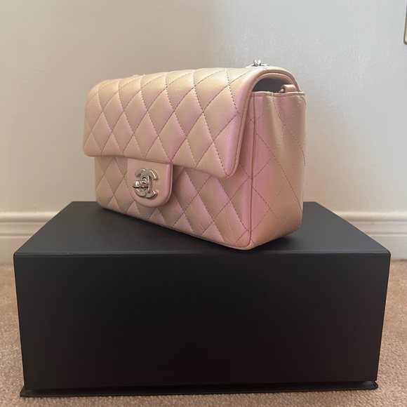 AUTHENTIC - CHANEL MINI - 21K PINK IRIDESCENT - Picture 3 of 11